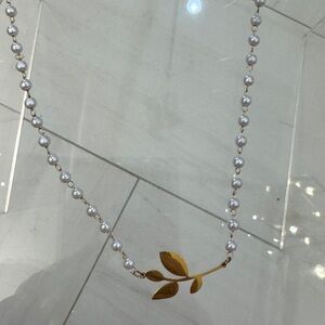 Dainty Pearl Leaf Necklace